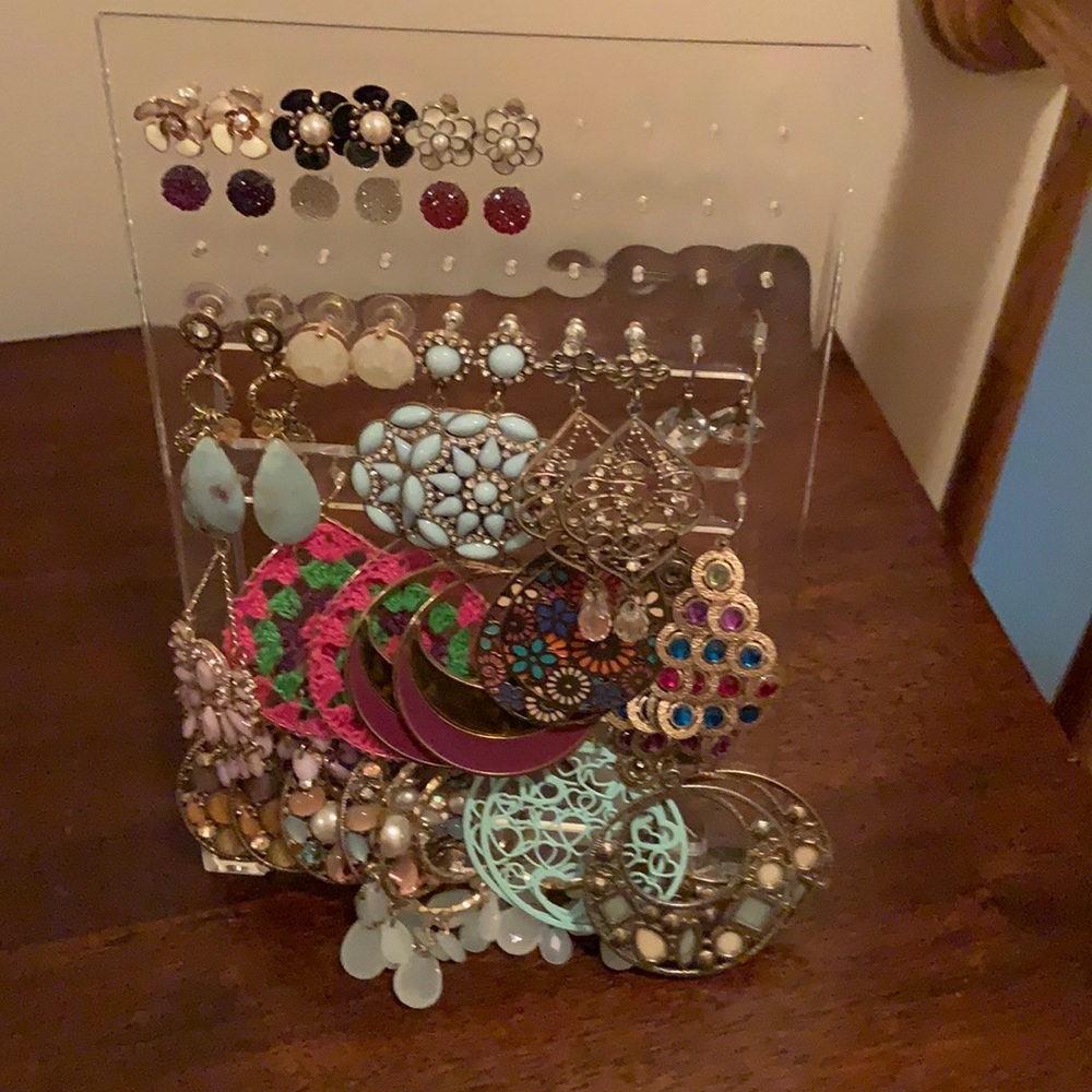 22 earrings with stand